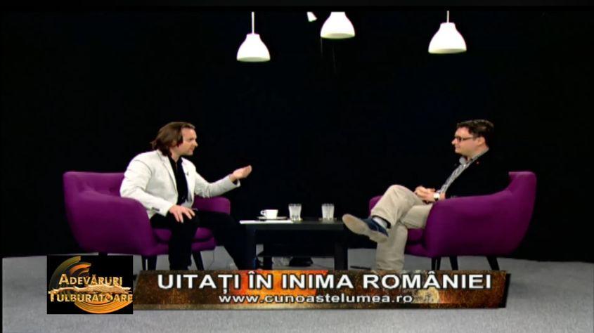 Daniel Roxin (stânga) și Dan Tanasă (dreapta) în 2017 la o celebră emisiune conspiraționistă Adevăruri Tulburătoare.