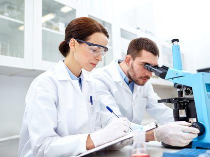 Tinerii cercetători din Europa, atrași cu contracte bănoase în China, Brazilia și India