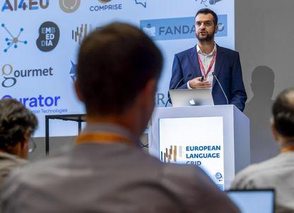 „Palantir de România”. Trecutul neolegionar al antreprenorului care vinde „AI suveran” pentru SRI, SPP și MApN