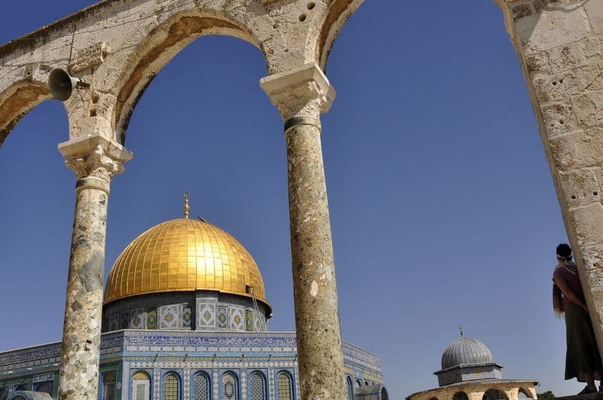 Domul Stâncii din Haram-al-Sharif sau Nobilul Sanctuar, aflat pe locul cel mai fierbinte din tot Ierusalimul – Muntele Templului.