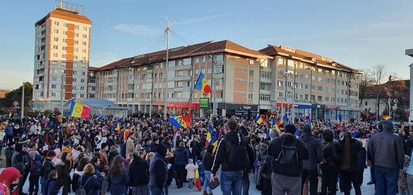 Fotografie postată de liderul partidului AUR de la protestul din fața Casei de Cultură din Suceava