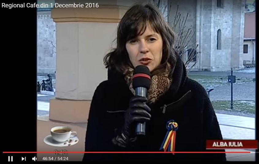 Irina Gaspar de la TVR Cluj, în timpul transmisiunii din 1 Decembrie.