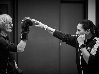 Reportaj din Țările de Jos. Cum îmbătrânesc olandezii, comparativ cu pensionarii români: voluntariat la magazine caritabile pentru un euro pe oră și cursuri de box după 60 de ani