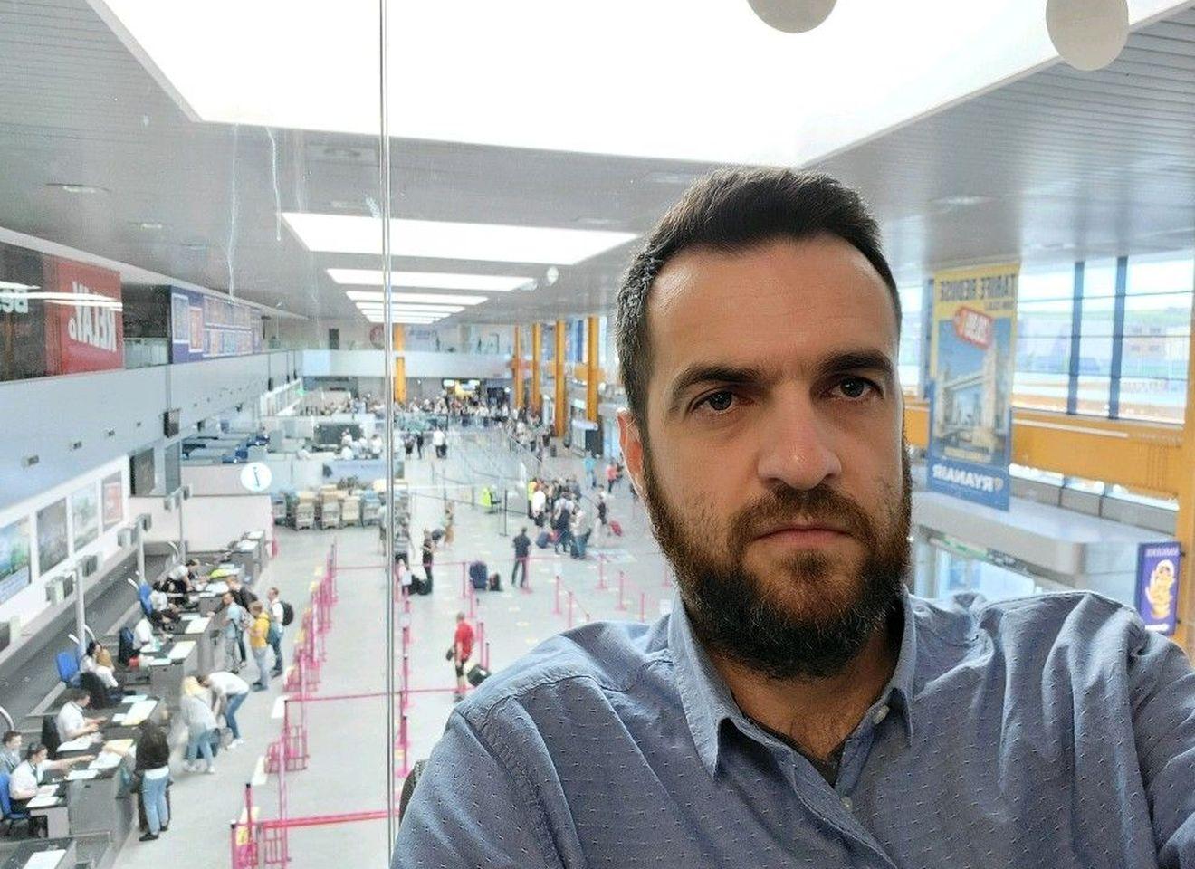 George Bara, în drum spre un eveniment european al industriei de intelligence. Sursă foto: LinkedIn