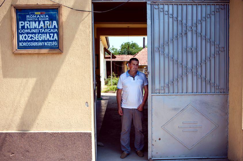 Marius Moț, secretarul comunei Tărcaia. Fotografii: Raul Ștef