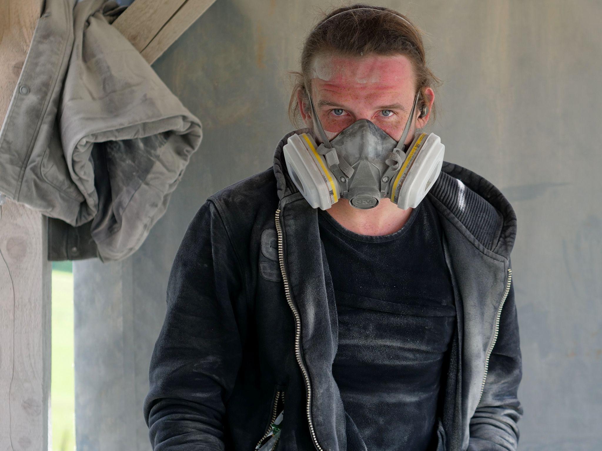 Alex se pregătește de o pauză mică.