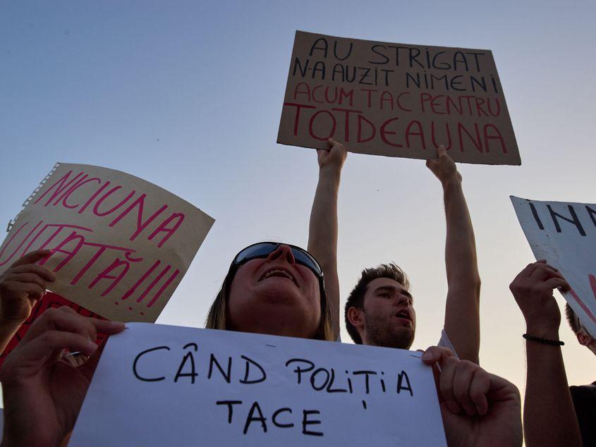 Protestul „Niciuna înfrântă. Niciuna uitată. Niciuna mai puțin.”, organizat de mai multe ONG-uri printre care si Centrul FILIA se desfasoara in Piata Victoriei din Bucuresti, 18 iunie 2025. Inquam Photos / Codrin Unici