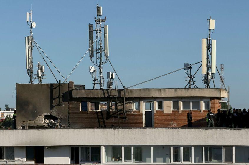 Pompieri si forte de ordine intervin dupa ce un bloc de locuinte din Galati a fost lovit de o drona, 29 mai 2026. Inquam Photos