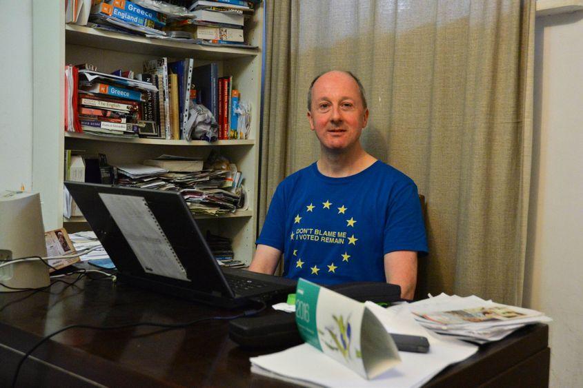 Mark Percival, în locuința sa din București. Foto: Lucian Muntean