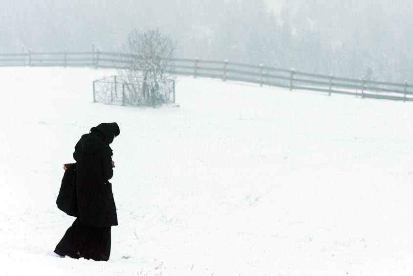 Măicuță de la mănăstirea Piatra Fântânele.