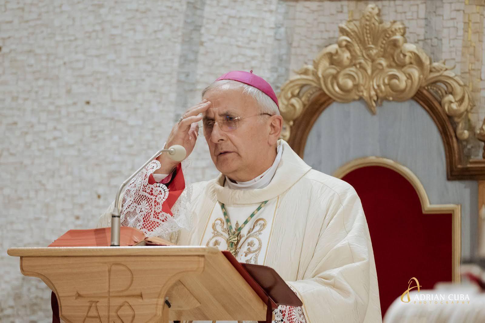 Episcopul romano-catolic de Iași, Iosif Păuleț, nu a sesizat Poliția sau Parchetul după ce, în 2022, a aflat că un preot din subordinea sa a abuzat sexual o minoră de 13 ani. Imagine de la liturghia de Crăciun, Catedrala „Sfânta Fecioară Maria, Regină” din Iași (25 decembrie 2025) FOTO: ADRIAN CUBA