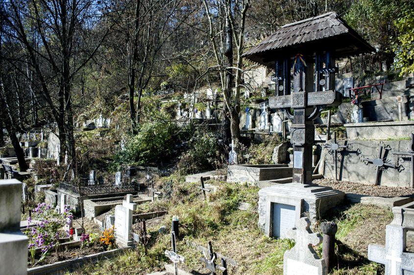 Troița din cimitirul petrilean