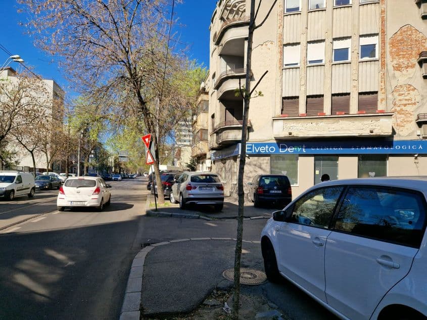 Trotuar de pe bulevardul Pache Protopopescu din sectorul 2. FOTO: Răzvan Filip