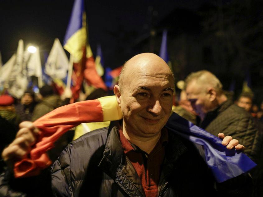 Reprezentanți și simpatizanți ai AUR și ai APP protestează în fața ambasadei Austriei în Romania față de refuzul Austriei în cazul acceptării României în spațiul Schengen, în București, 9 decembrie 2022. Inquam Photos / Octav Ganea