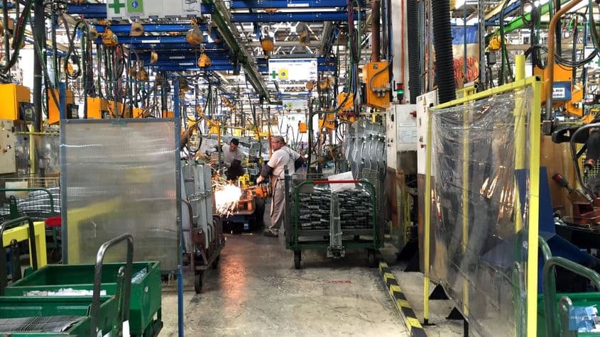 Atât Renault, cât și Ford investesc zeci de milioane de euro în noile linii de producție. Aceste investiții se vor diminua sau chiar opri în lipsa susținerii din partea statului