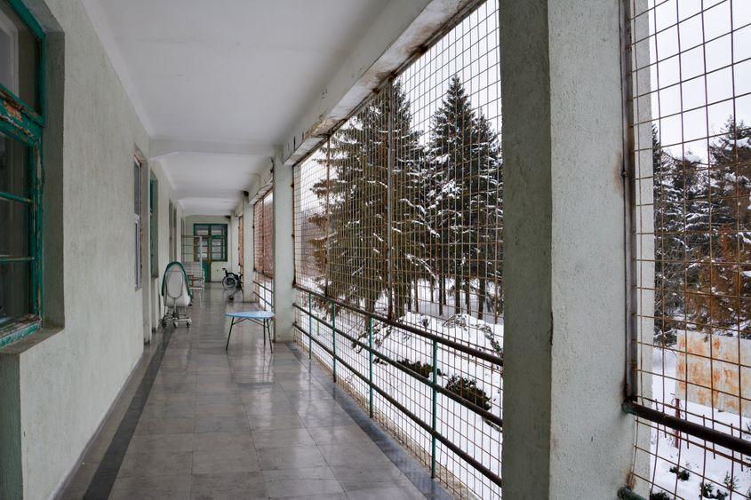 În unele cazuri, boala Alzheimer se manifestă prin violență. Bolnavii devin periculoși pentru ei și pentru cei din jur.