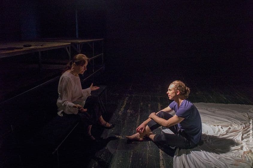 Lari Giorgescu și Miriam Răducanu, înainte de spectacolul „Poezia visului”, la Unteatru. Foto: Mircea Albuțiu