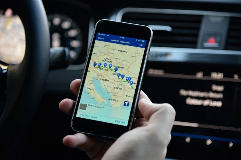 Aplicația PlugShare, de exemplu, îți poate desena un traseu european punctat cu stații de încărcare. Foto: Lucian Muntean