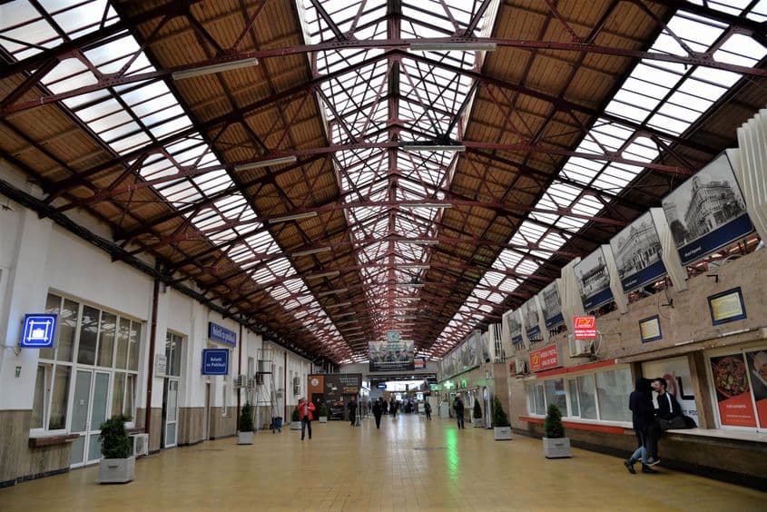 Atmosfera a rămas identică cu cea din anii 1990, minus buticurile de pe timpuri. Foto: Lucian Muntean