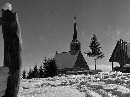 Incompatibilitatea dintre credință și comunism. Și strania lor apropiere