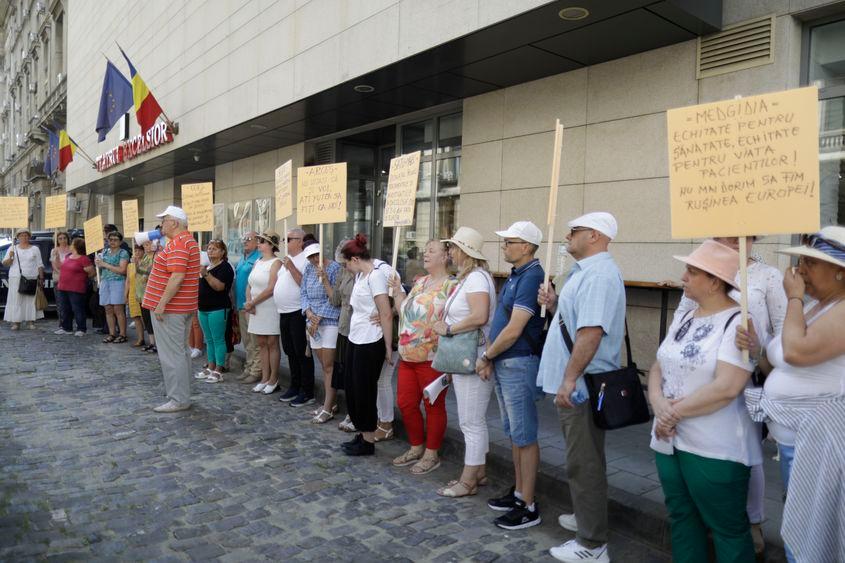 Protest al pacienților oncologici în fața Ministerului Sănătății, iulie 2023. Inquam Photos / Octav Ganea