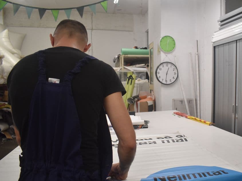 Alexandru are 37 de ani, handicap de grad III și lucrează în atelierele AFF. Foto: Lavinia Niță