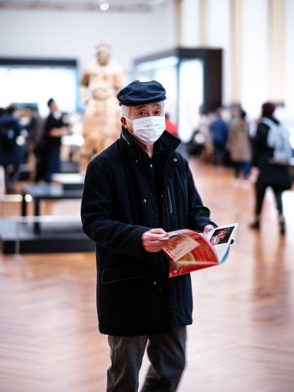 Deși populația din Japonia are un număr foarte mare de bătrâni, situația e sub control, spre deosebire de Italia. Foto: Lucrezia Carnelos / Unsplash