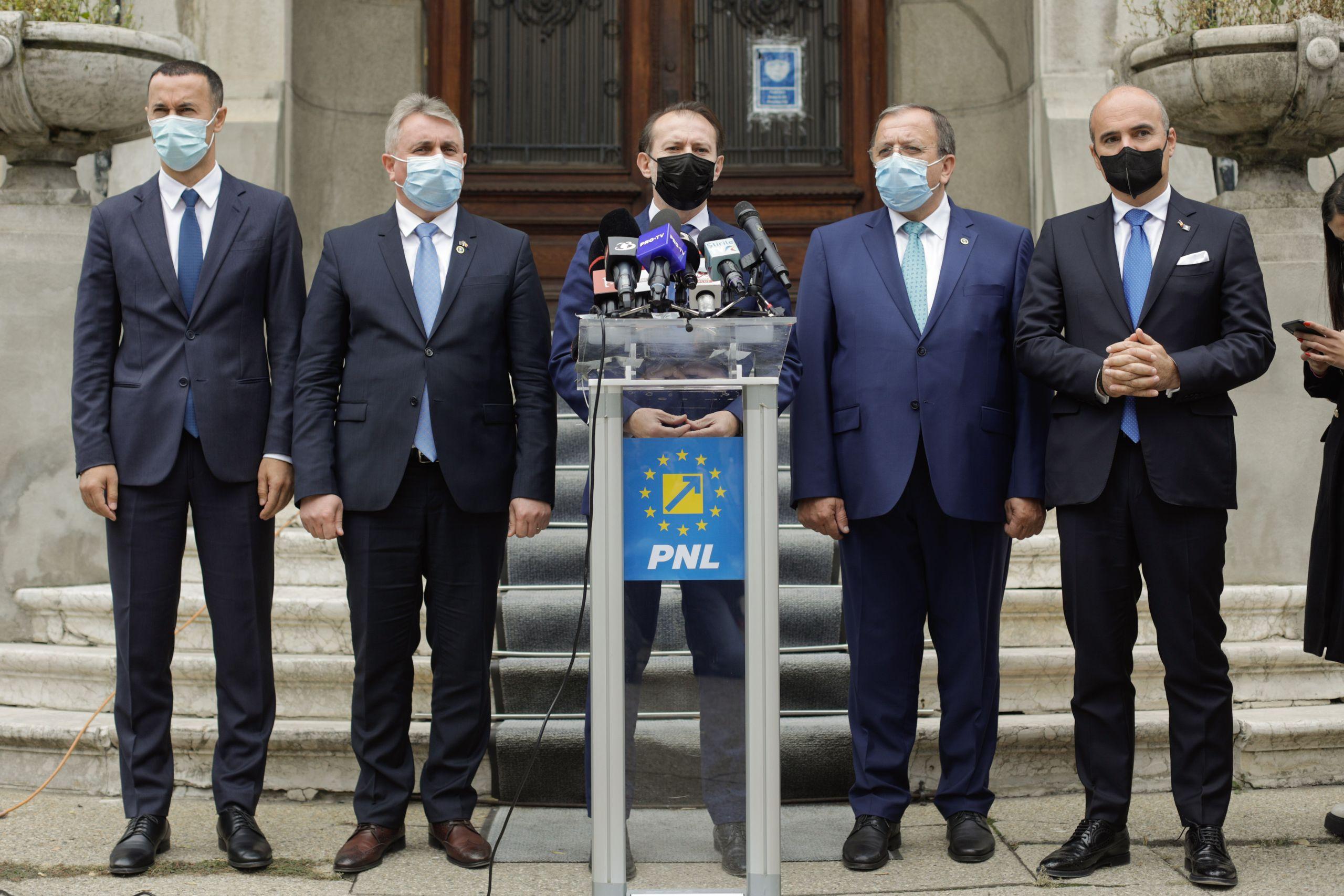 Florin Cîțu, președinte PNL, susține declarații de presă la sediul partidului, luni 11 octombrie 2021. Inquam Photos / George Calin