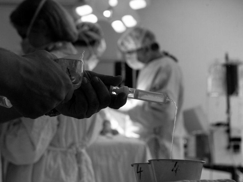 Medicii și personalul de la Spitalul Județean Clinic de Urgență Cluj au fost avertizați de direcțiune să nu mai folosească măștile chirurgicale în număr prea mare FOTO Lucian Muntean