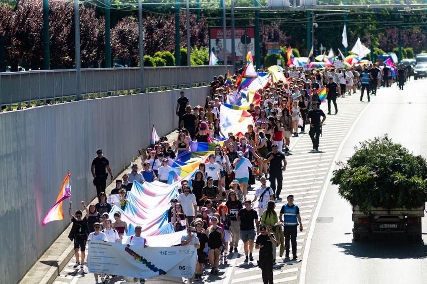 Aproximativ 800 de persoane au participat la cea de-a 3-a editie a marsului Pride TM 2024, organizat de asociatia Identity.Education la Timisoara, 6 iulie 2023. Inquam Photos / Virgil Simonescu