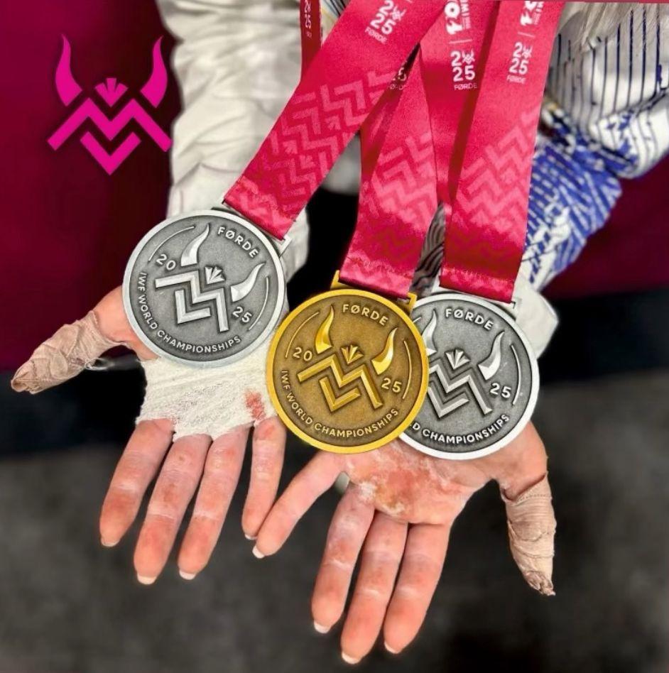Mihaela Cambei în cadrul Campionatelor Europene de haltere de la Batumi, Georgia, unde a câștigat o medalie de aur și două de argint. Foto: arhivă personală