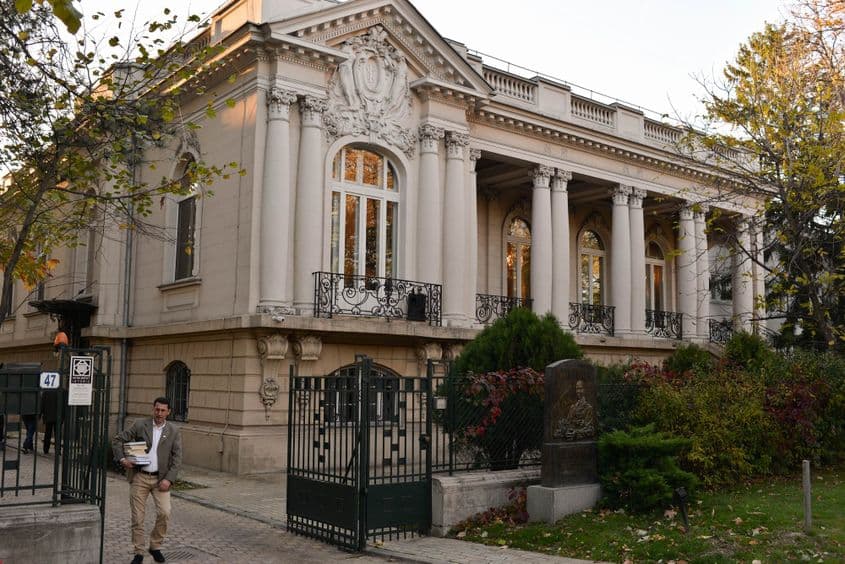 Casa Titulescu a fost dată în folosința fundației patronate de Adrian Năstase pentru o perioadă de 49 de ani.