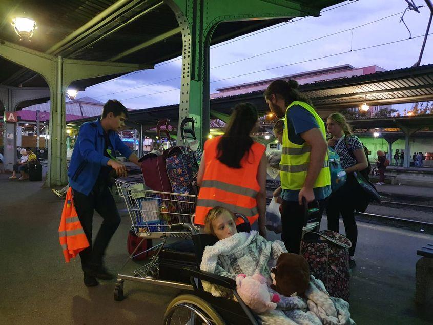 Bogdana Holova în Gara de Nord, cu Karina. Foto: arhiva personală