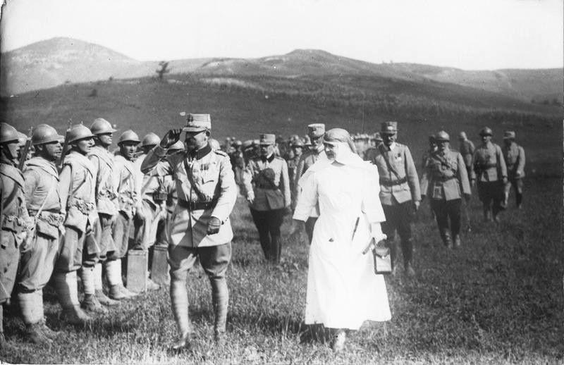 Regina Maria și regele Ferdinand, pe frontul din Moldova. Sursa foto: Asociația Pleniceanu