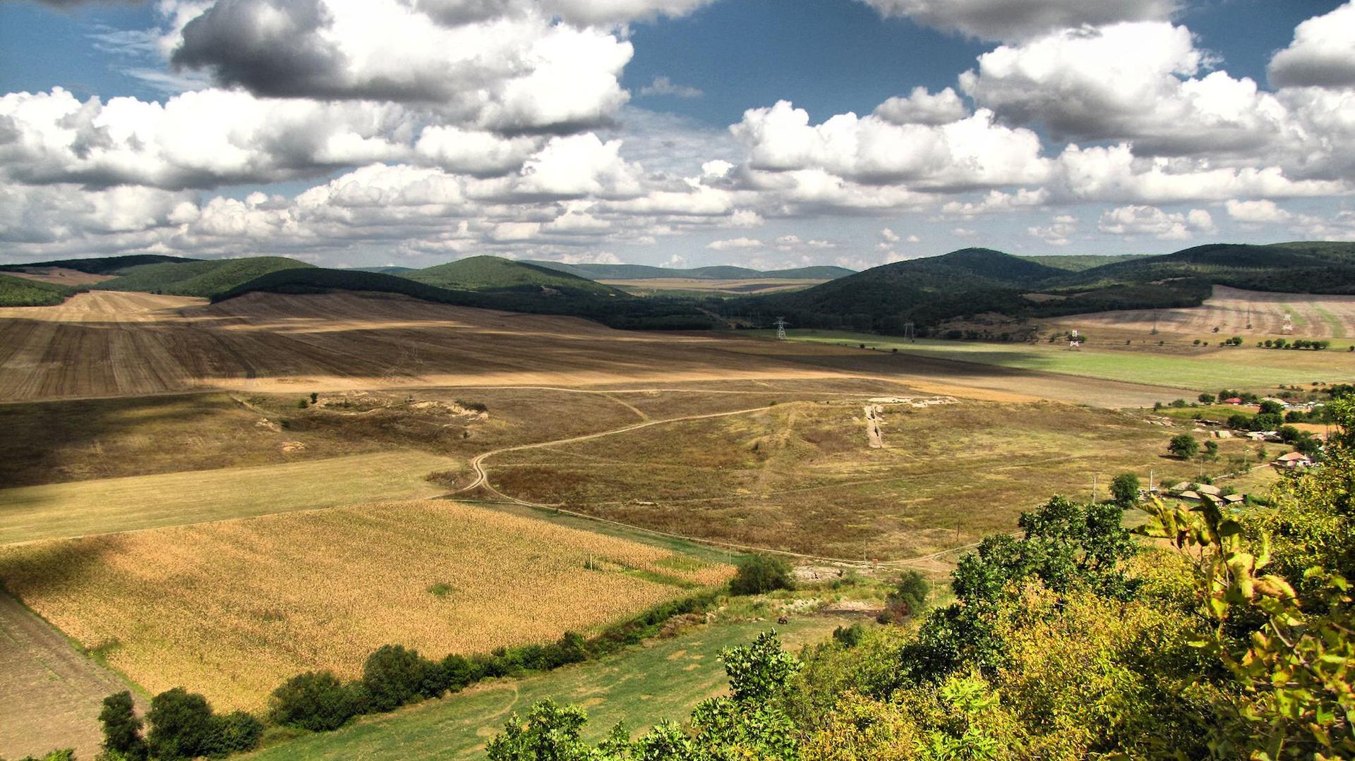 Dobrogea este, în sine, o destinație liberă de aglomerație, cât timp nu te înghesui în stațiunile scumpe de la malul mării.