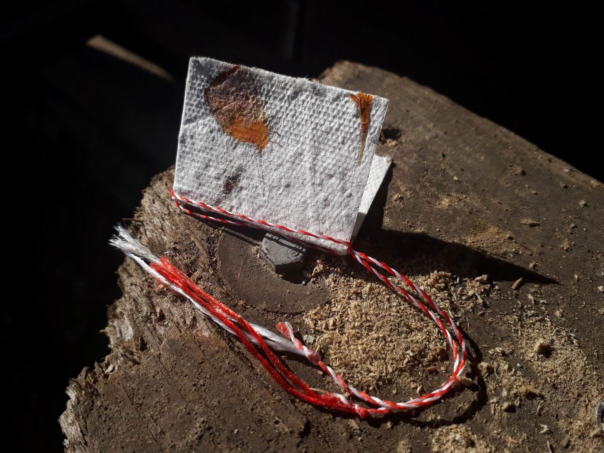 Mărțișor din hârtie manuală creat de Răzvan Supuran. Foto arhiva personală Răzvan Supuran