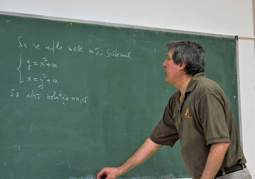 Bogdan Enescu ar fi putut devenit chimist dacă nu întâlnea profesorul providențial.