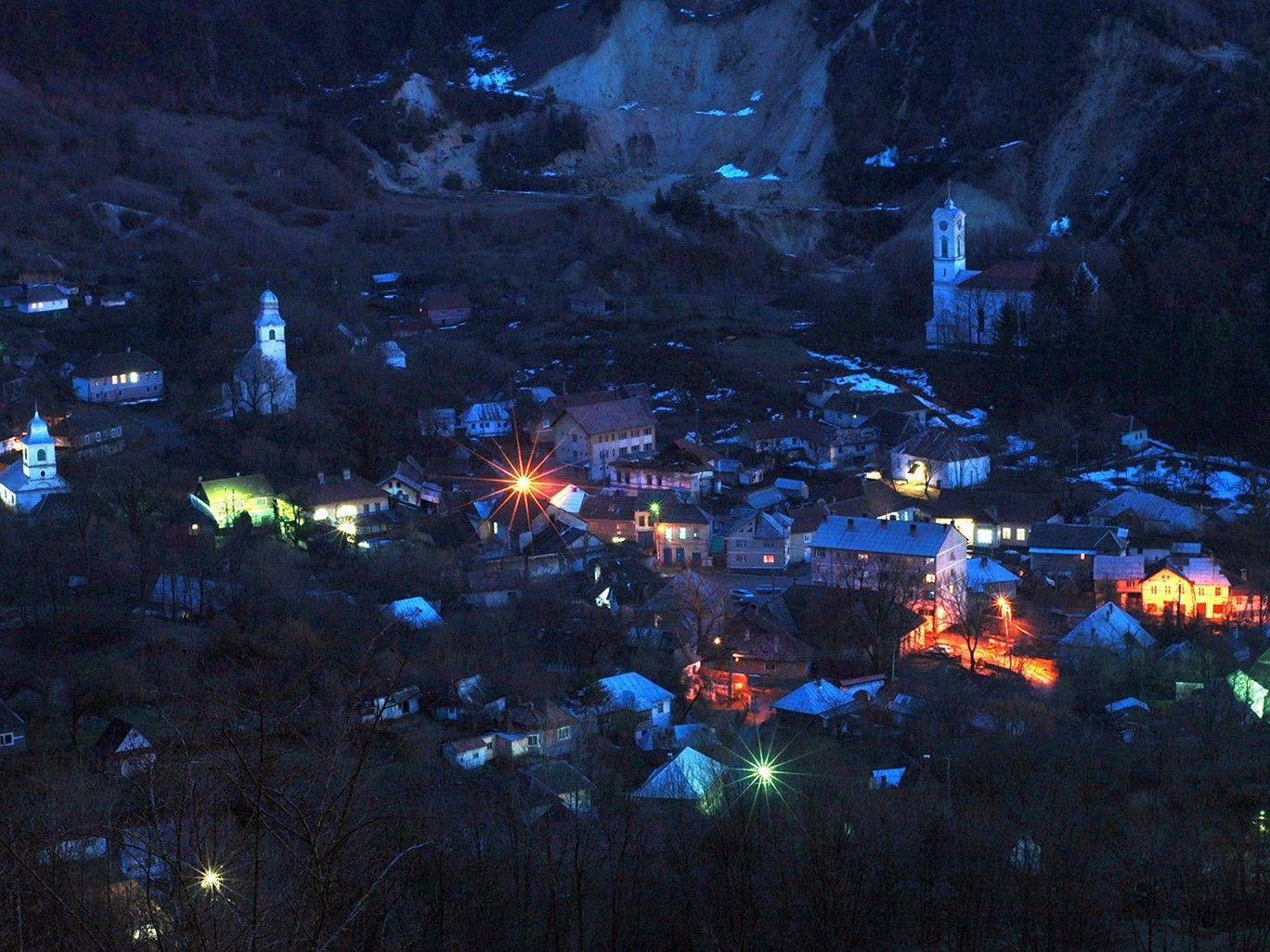 Roșia Montană by night. Foto: Voicu Bojan