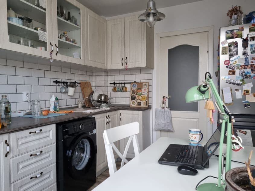 Bucătăria, loc de muncă și de gătit. Foto: Gruia Dragomir