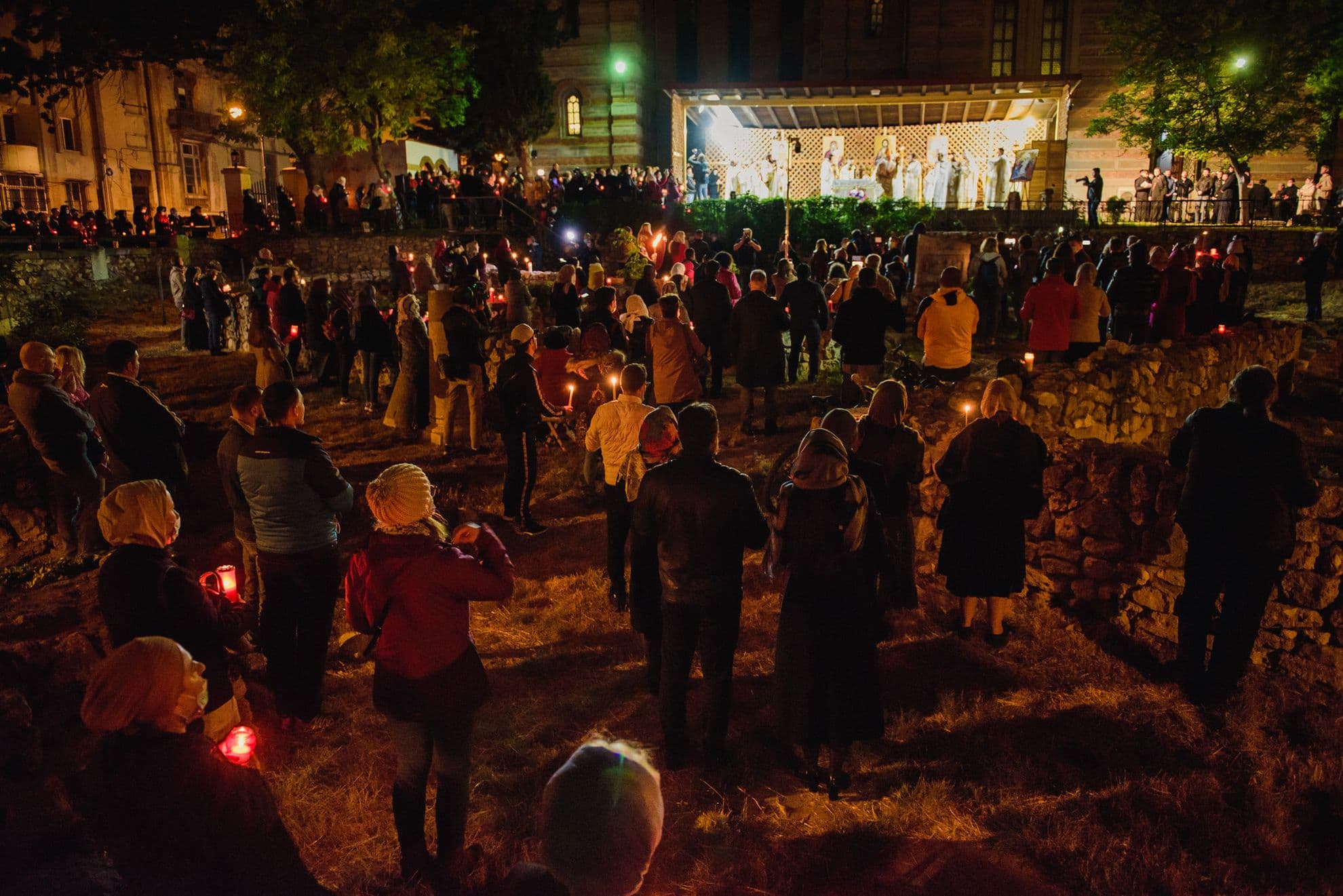 Credincioșii din Constanța s-au adunat în fața Catedralei pentru a doua Înviere a lui Iisus pe 2020