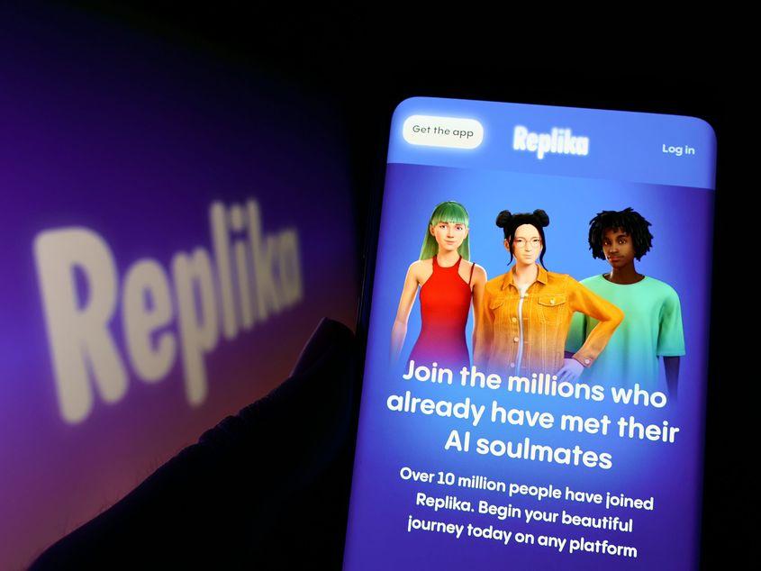 Replika, aplicație de inteligență artificială de tip companion, poate furniza utilizatorilor conversații personalizate, răspunsurile fiind adaptate în funcție de interesele acestuia. Foto: ID 251019847 | Ai Companion ©
Timon Schneider | Dreamstime.com