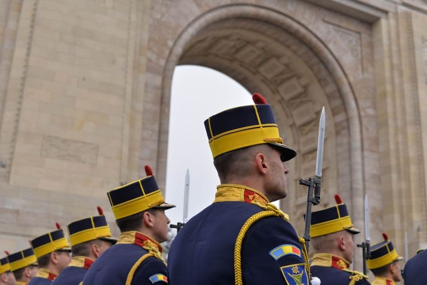 Deficitul de personal al Armatei Române este la peste o treime din efective