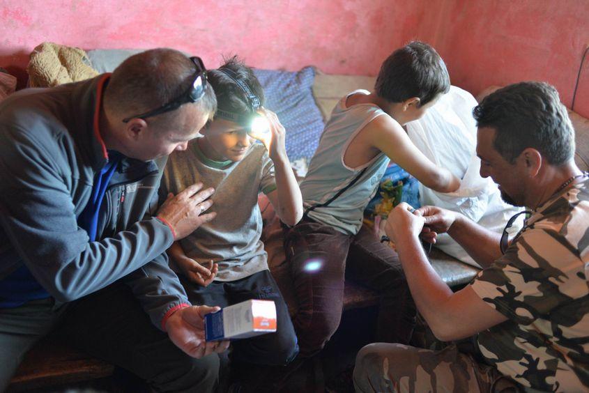 Lanterna frontală este cadoul care l-a încântat cel mai tare pe Cristi.