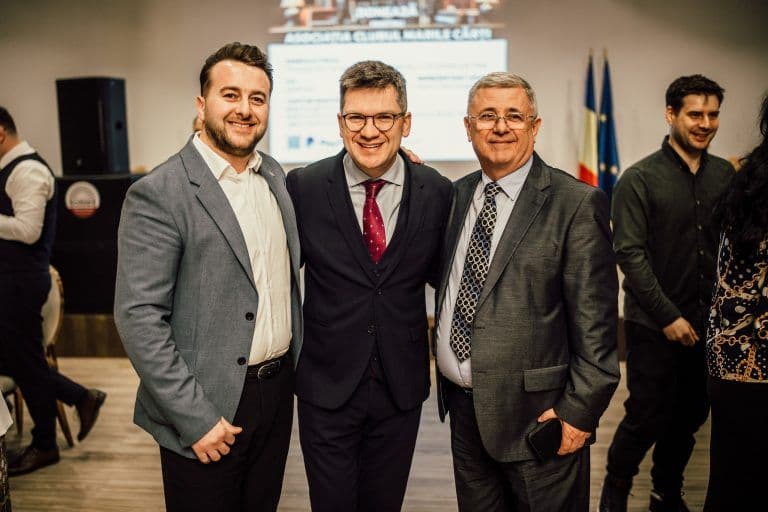 Alin Dat (foto stânga), alături de Mihail Neamțu, la un eveniment organizat la Cluj în 2024. Foști colegi în PMP, acum sunt apropiați de AUR, cu Neamțu chiar deputat de Bihor pentru partidul lui George Simion. Foto: mihailneamtu.eu