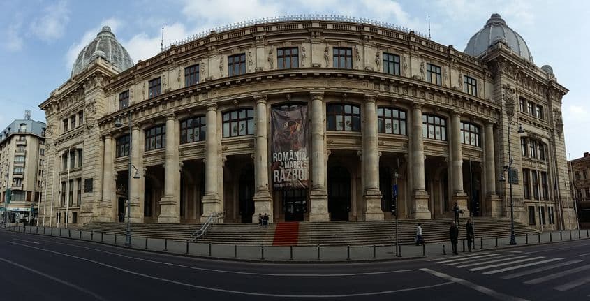 Muzeul Național de Istorie a României se află în clădirea inaugurată în 1900 drept Palatul Poștelor.