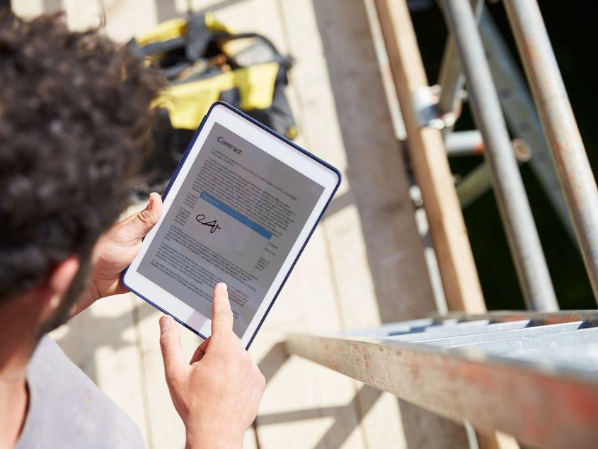 Semnătura electronică, esențială pentru un viitor digitalizat Foto © Monkey Business Images | Dreamstime.com