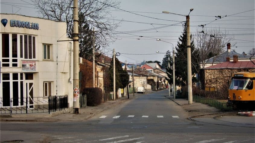 Pe locul legendarei bodegi Pufoaica ruptă întoarce acum singurul tramvai din Botoșani