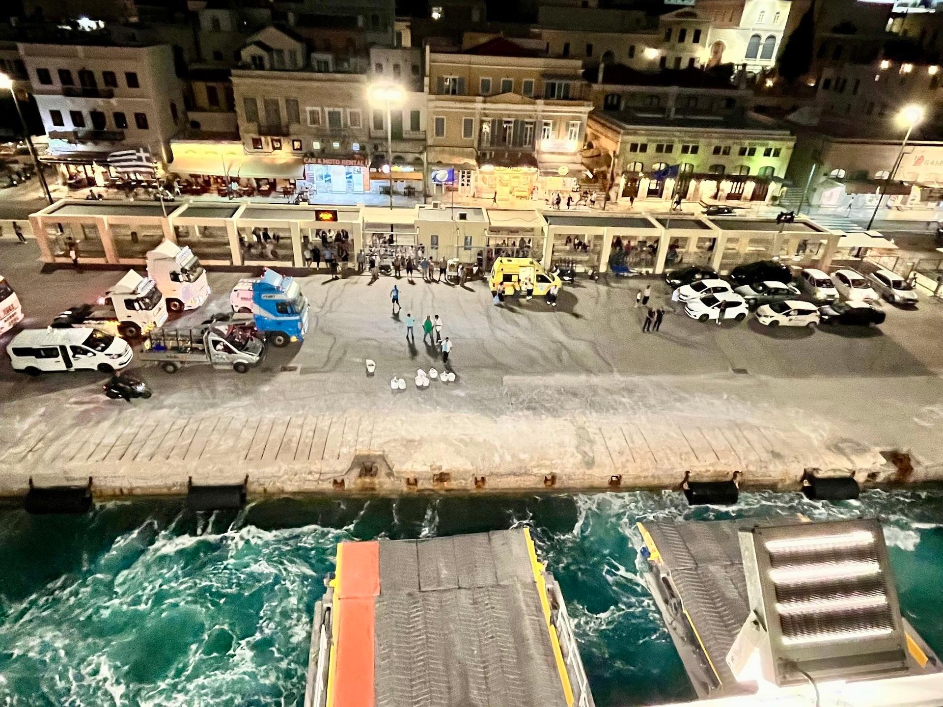 Feribotul de noapte spre Lesbos. Stația: Chios. Foto: Ioana Epure