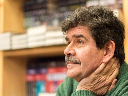 Radu Paraschivescu: "Să nu ne ferim de cuvinte: sunt foarte mulţi proşti"