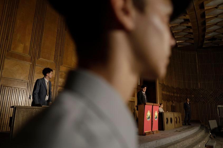 Punerea în scenă a ședinței la care a participat Gheorghe Ursu în 4 iulie 1977, în Sala Omnia din București. Foto: Inquam Photos / Octav Ganea
